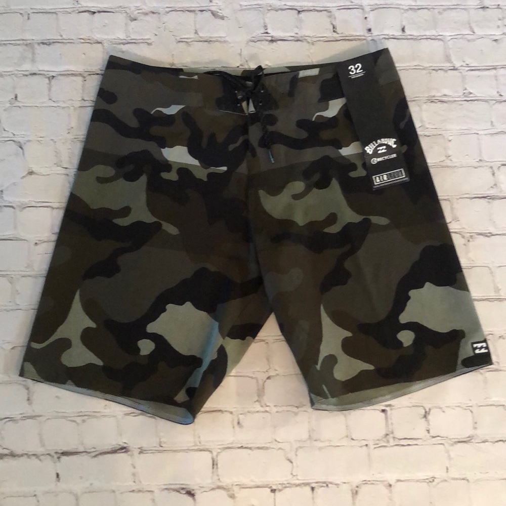 NWT Billabong airline recycler boardshort